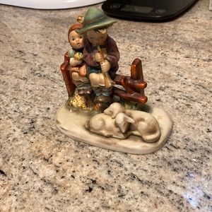 COLLECTABLE VINTAGE HUMMEL